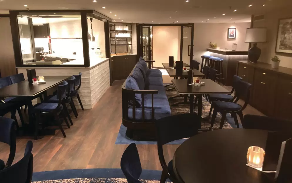 Tauck MS Inspire - Authurs Bar.jpg